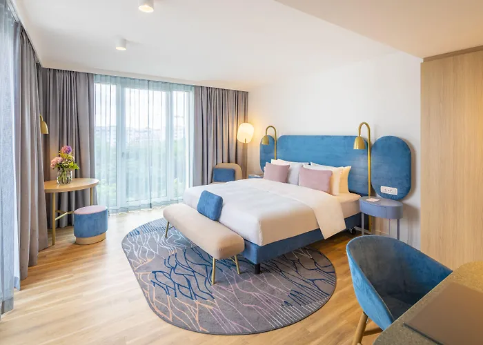 Capri by Fraser Lipsia